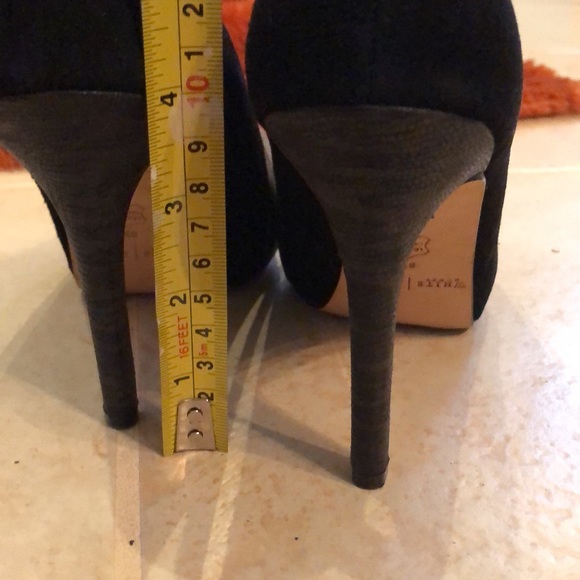 WHBM Classic leather embossed snake + suede stiletto heels - Picture 9 of 10